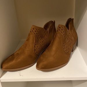 Booties, brown with etched pattern